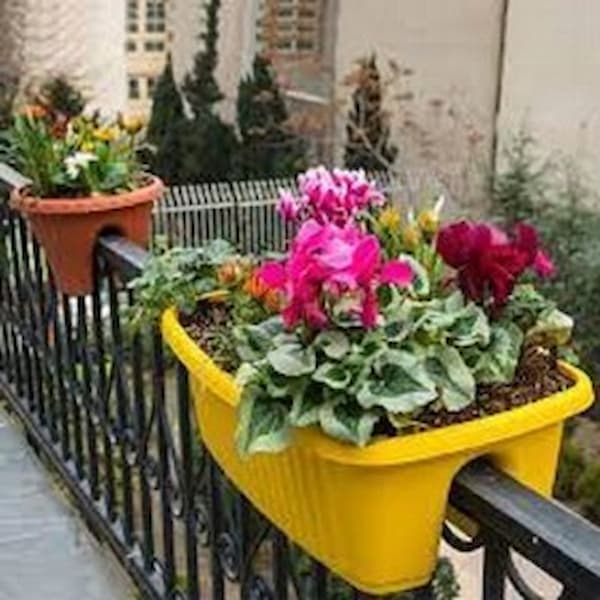 تصویر 4 از فروش گلدان پلاستیکی روی نرده + قیمت خرید به صرفه